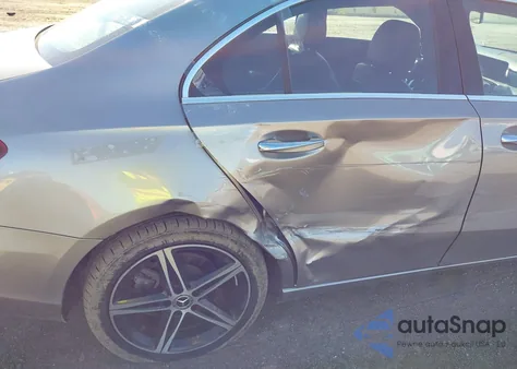 2019 Mercedes-Benz A 220 z USA, uszkodzony, nr VIN WDD3G4EB8KW019203